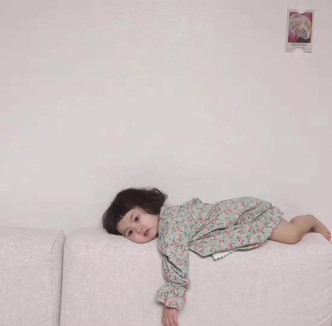 即使不出门也要穿出睡衣的别致,穿睡衣成了一种时尚