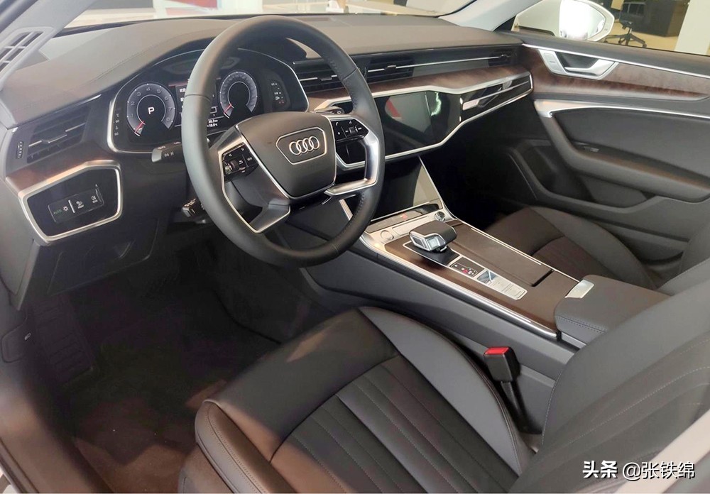 全新一代奥迪a6实拍,大气的外观设计奥迪a6allroad实车