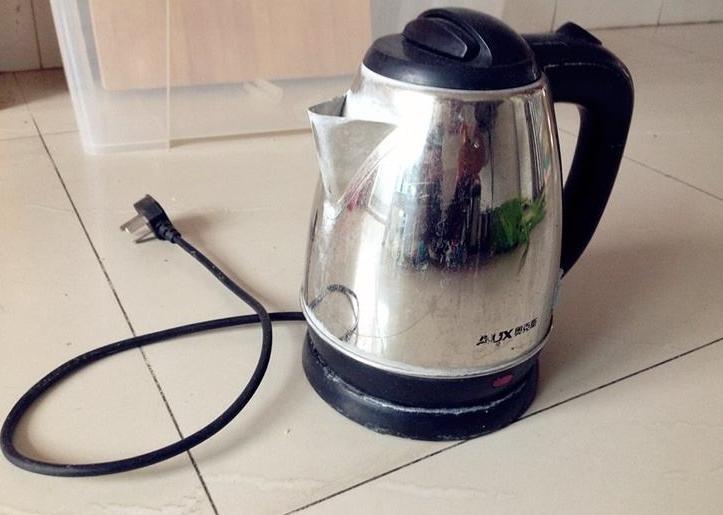 2岁外孙误食502胶水，姥姥的聪明做法，连医生也为她点赞