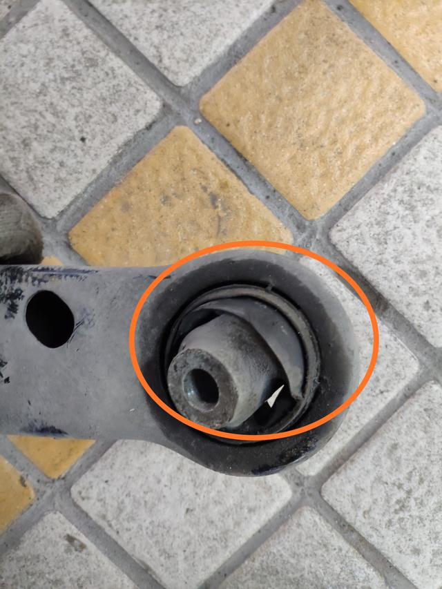 别克君威100公里刹车测试,别克君威刹车盘磨损严重