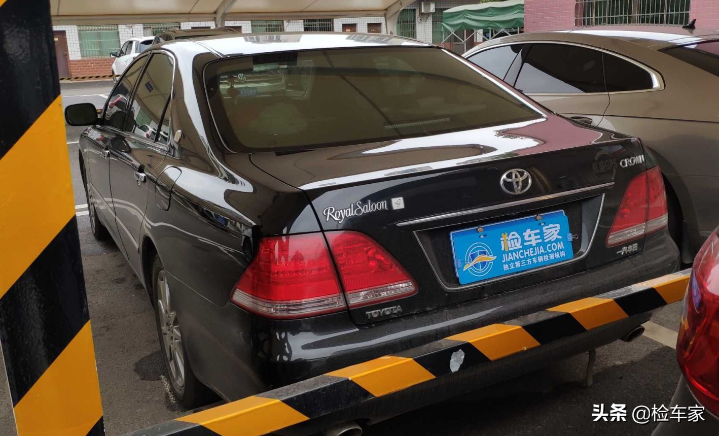 开了5年的14代丰田皇冠价格,15年车龄的丰田皇冠值得购买吗