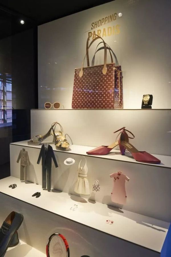 中国人烧给死人的纸扎,登上巴黎设计周,还被法国的博物馆收藏。