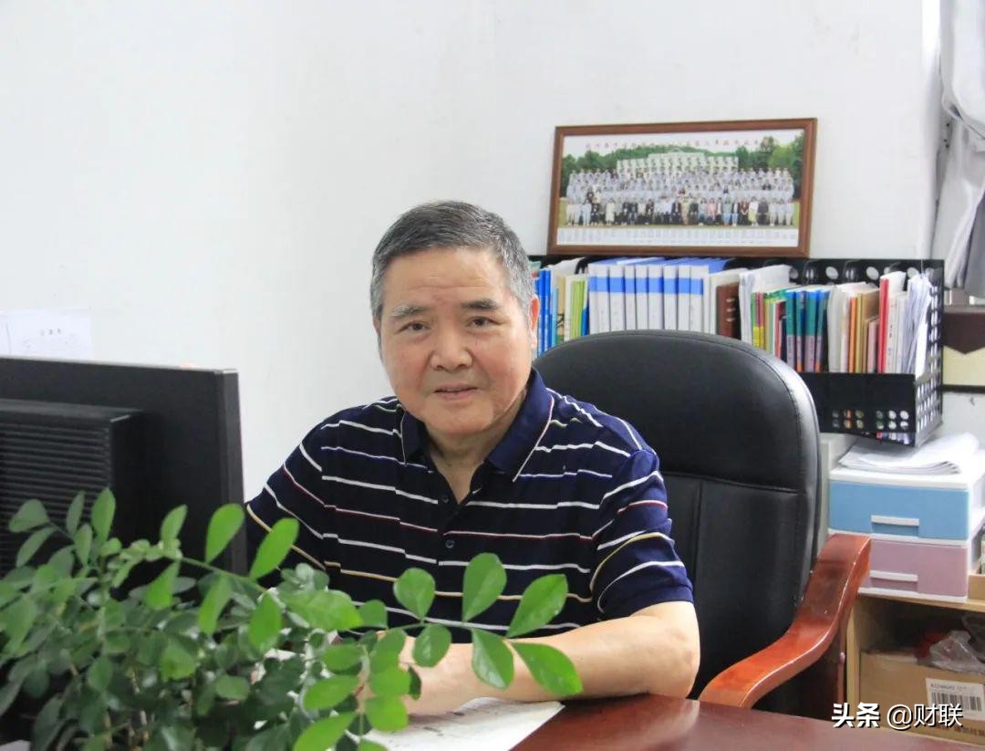 一代巨头跌下神坛,一代巨头如何跌落神坛