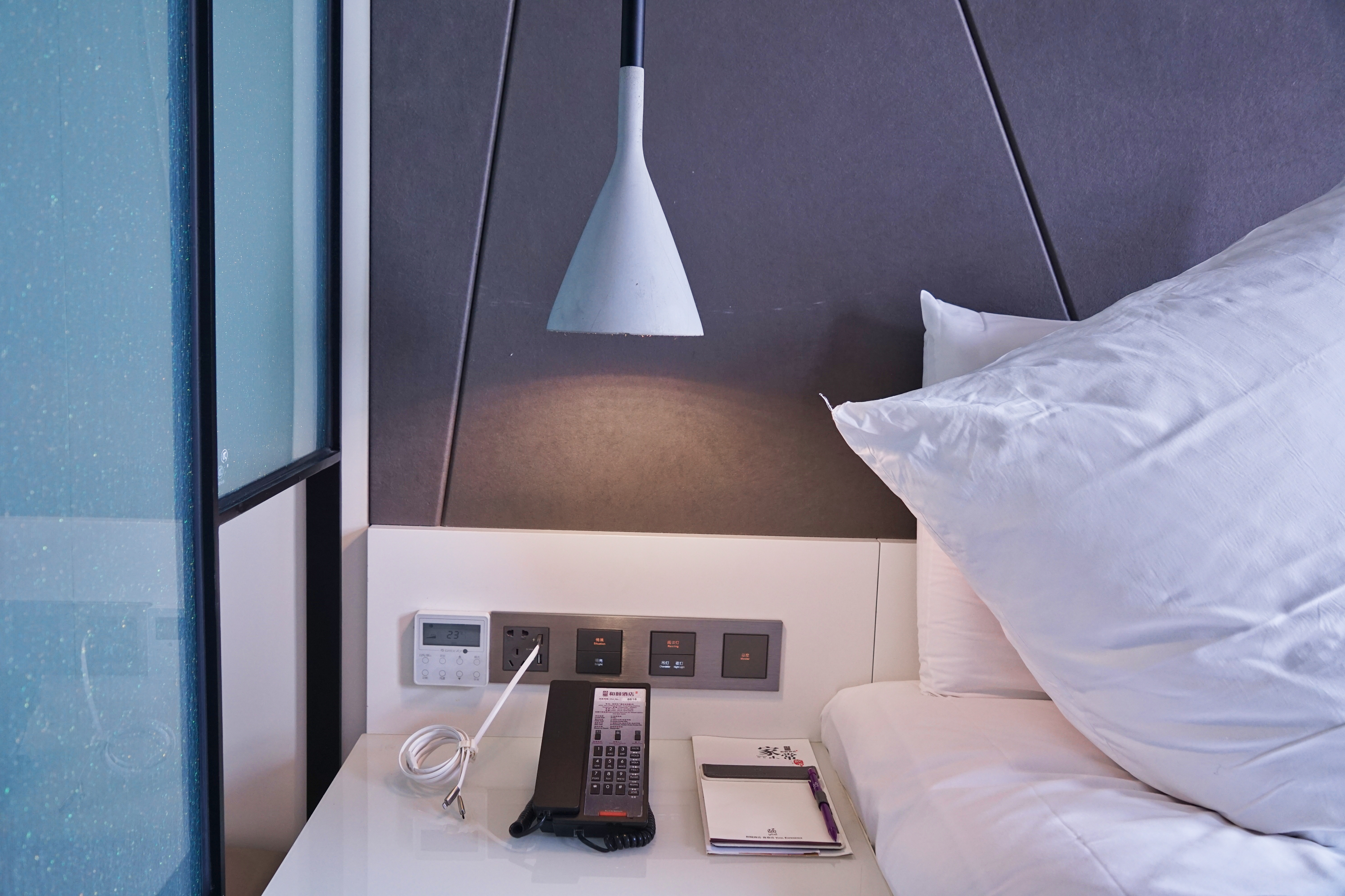 女子在酒店遇到奇葩客人,美女遇到奇葩保镖