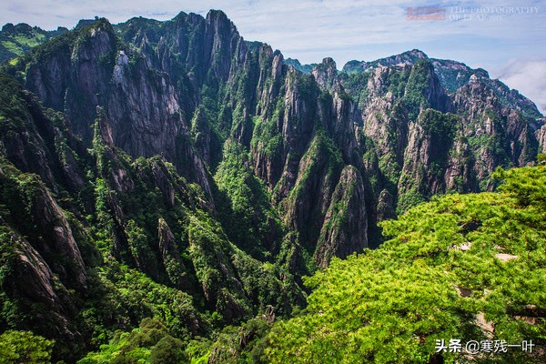 黄山风景悬崖峭壁,峡谷怪石嶙峋