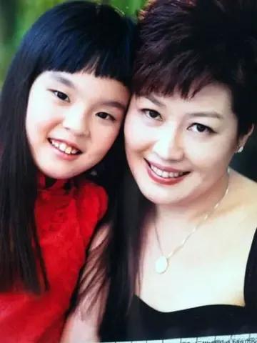 哈文回忆李咏去世视频,哈文在李咏去世1周年说什么