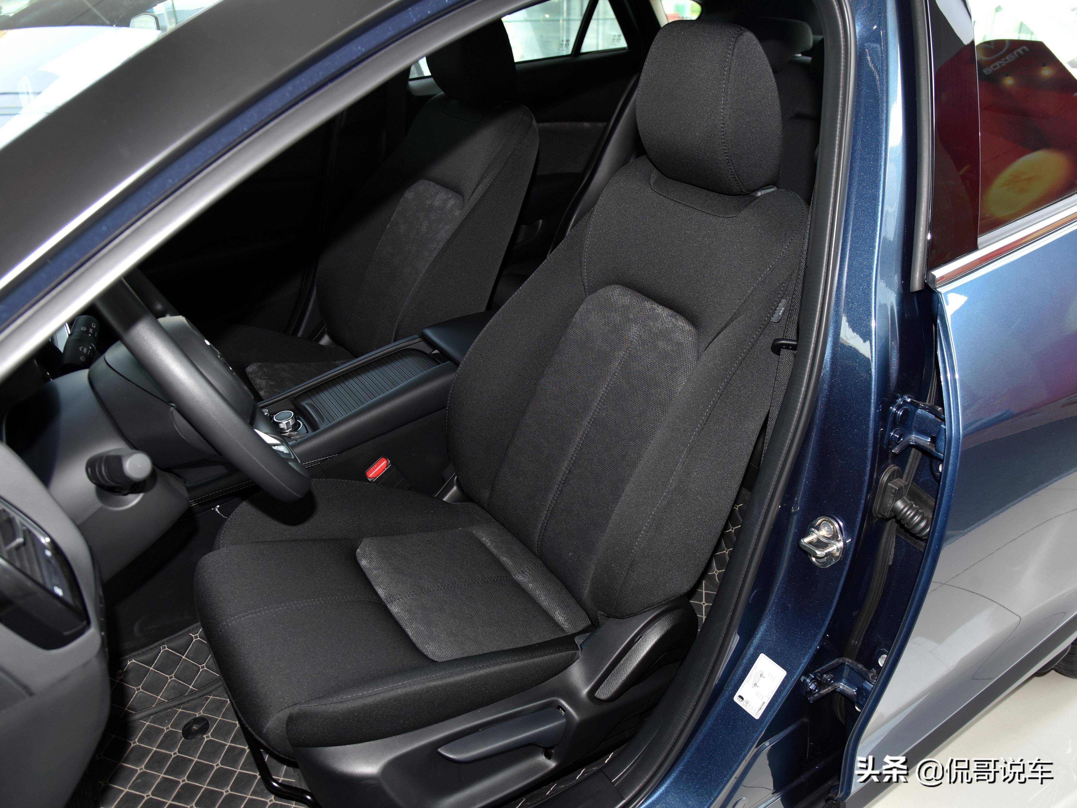 马自达cx-4蓝色路上行驶外观,颜值大提升马自达新款cx4官图发布