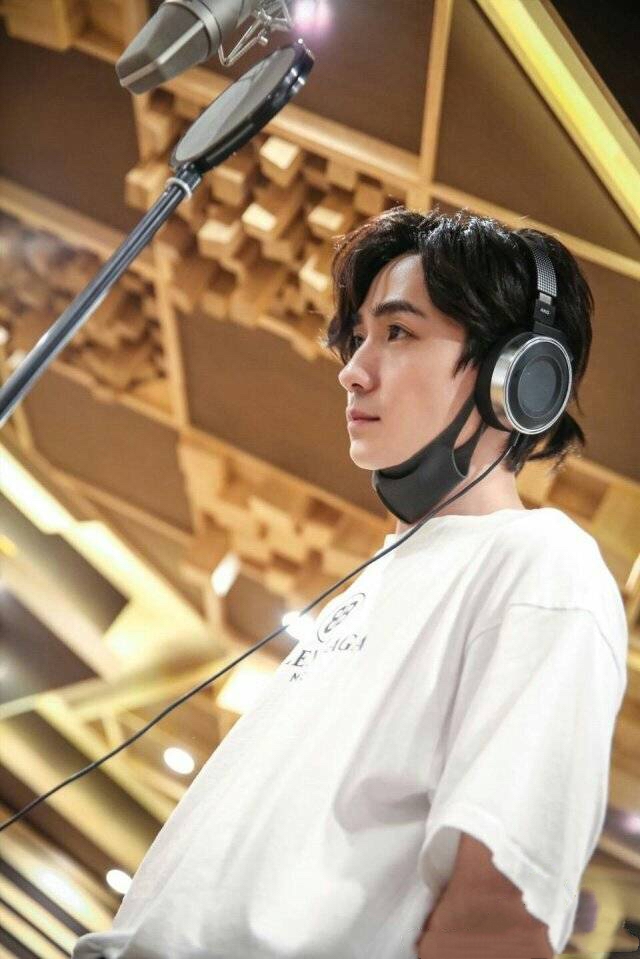 朱一龙绝美神图壁纸,朱一龙绝美镜头壁纸最新