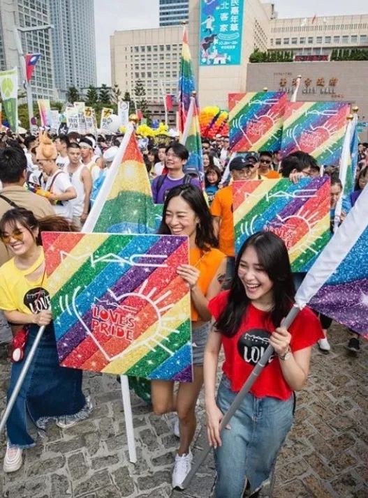 强势吊打405，阿玛尼这支新色你一定要有