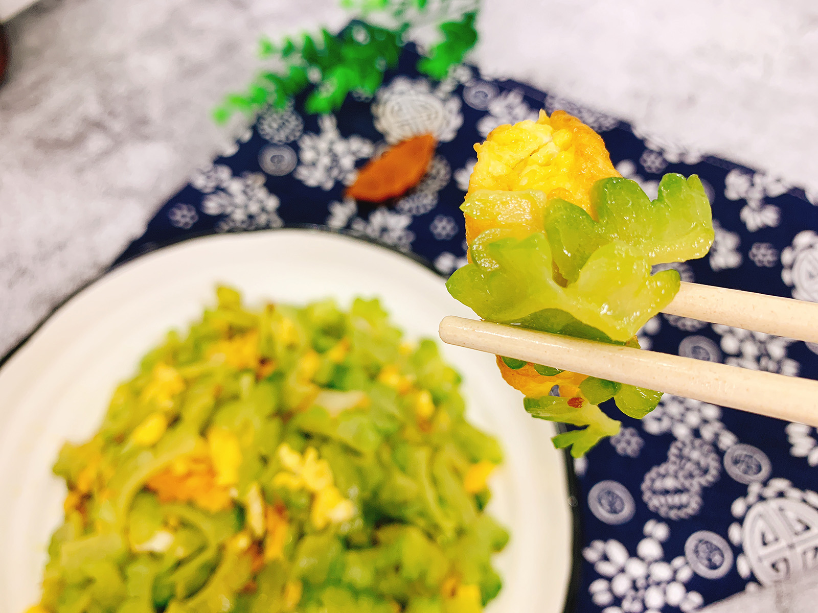 苦瓜炒之前一定要焯水吗,炒苦瓜要不要去籽