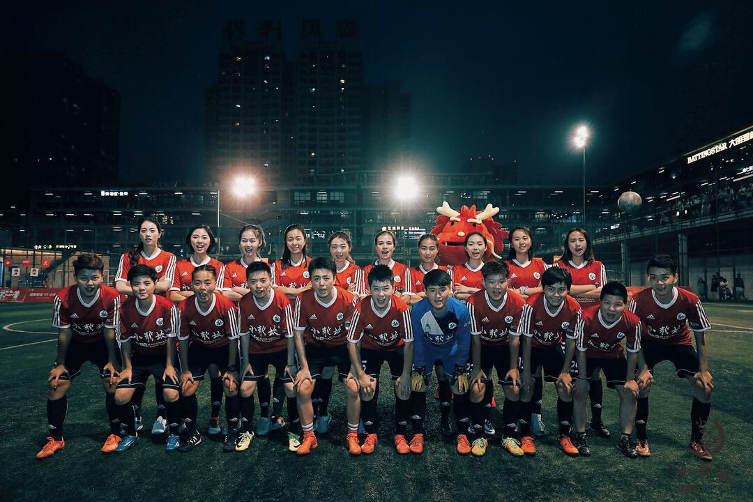 成都一女足球队因“约球”收费惹争议　涉事队员：收费并非为赚钱网传图片非球队队员