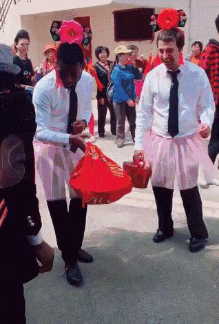 接亲堵门游戏需要提前告诉伴郎吗,新郎接亲堵门游戏大全教程