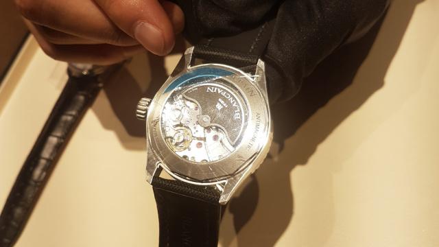 劳力士潜水表宝珀 (劳力士潜航者和宝珀五十噚哪个好)