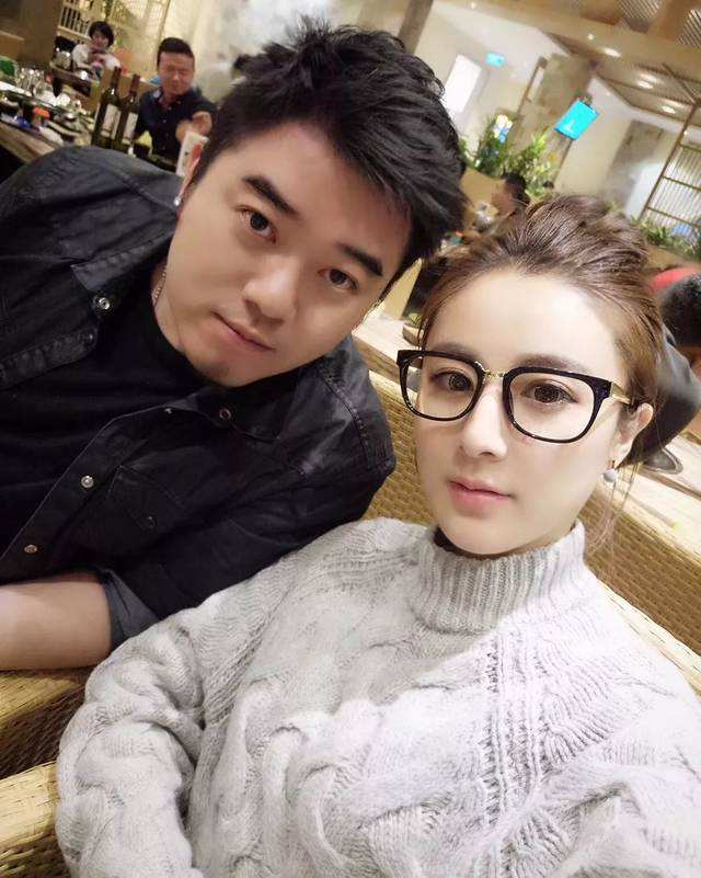 神奇的李佳琦:5分钟卖1.5万支口红,大败马云,连章子怡也心动