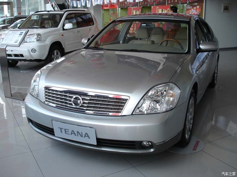 小胡说车日产天籁,小汪试车日产天籁