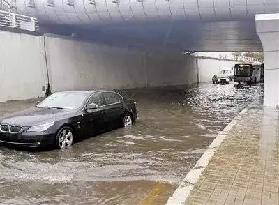 三秒知识点：汽车涉水熄火了怎么办？