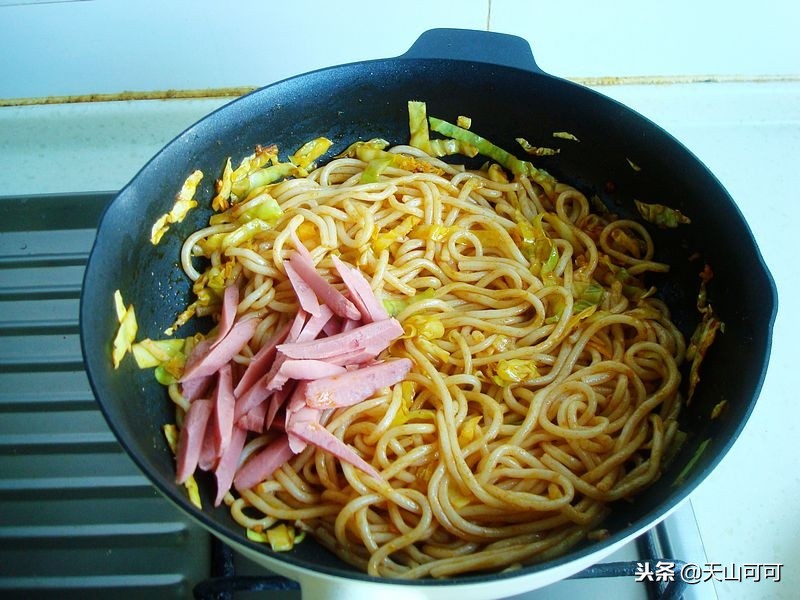 家常炒米粉简单又好吃,炒米粉怎么让不粘不坨又好吃