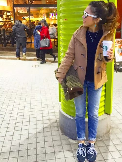 GU的衣服,藏青色u型显瘦上衣