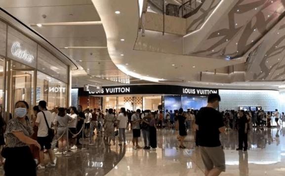 疫情期间奢侈品大幅度涨价,疫情下奢侈品行业为何销售火爆