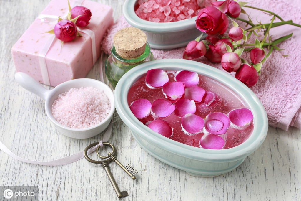 玫瑰精油的功效与作用美容,玫瑰精油的功效与作用和用法用量