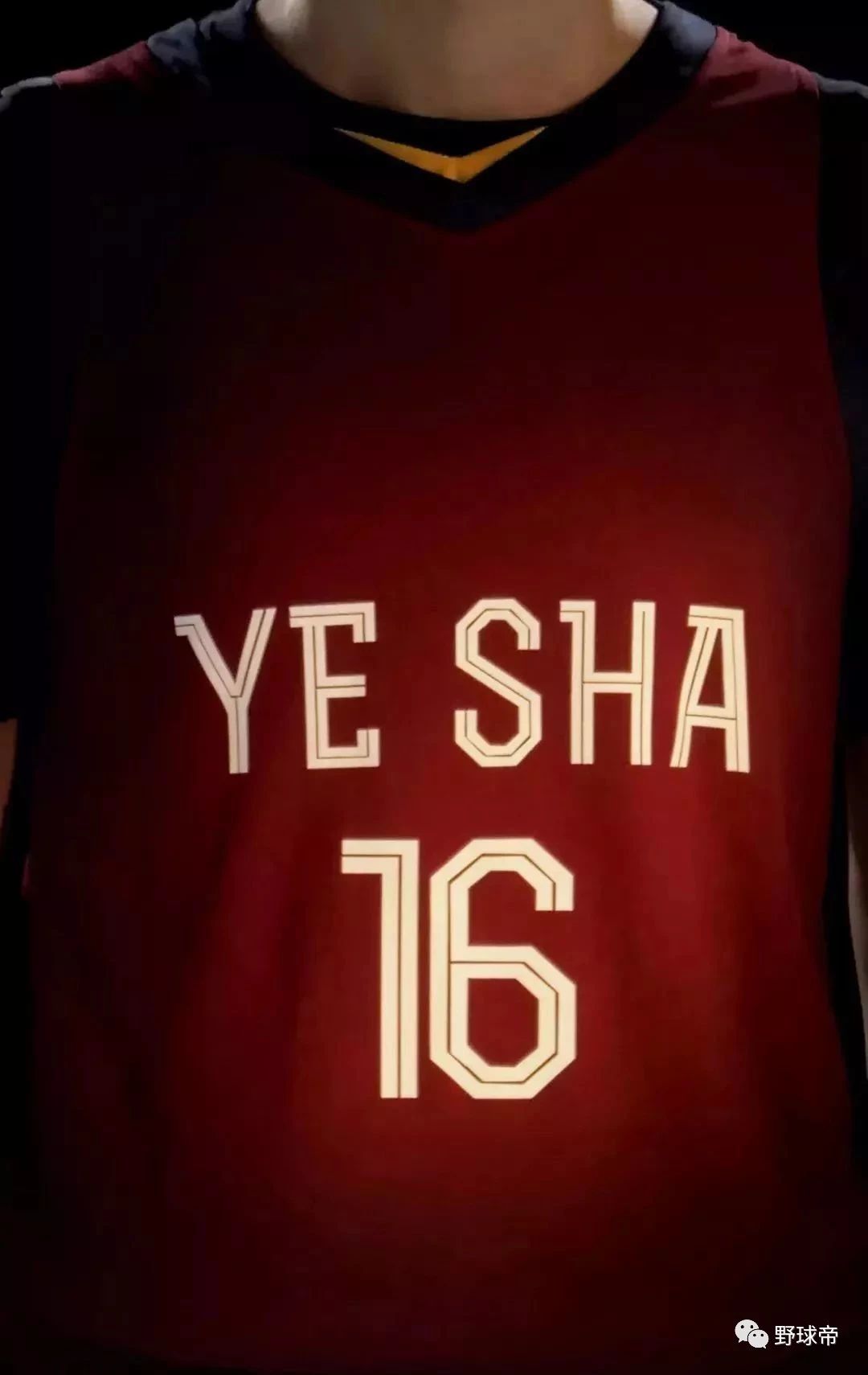 只有一个人的球队，为何让每一个人泪流满面？