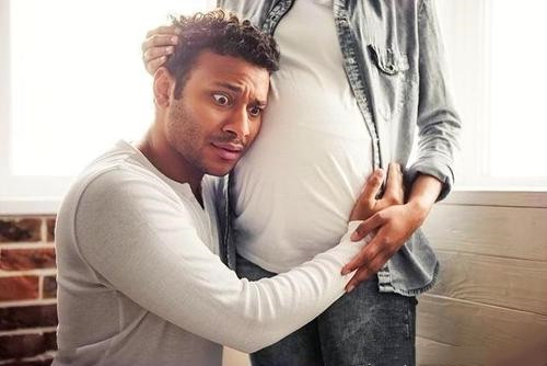 孕妈发现胎动，准爸爸一摸却停止，这其中的原因太神奇