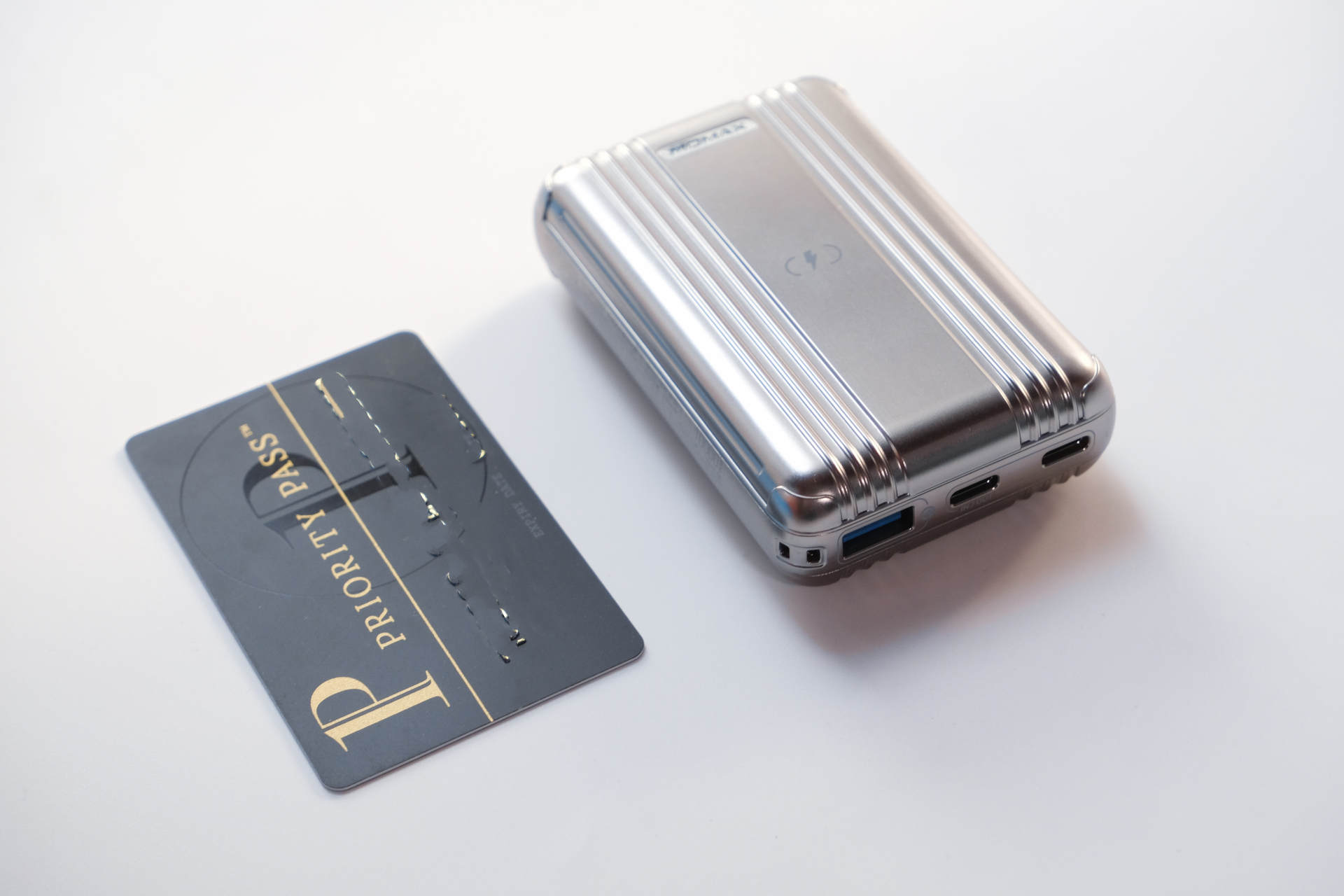 无线充电器三合一充电宝,摩米士无线充电宝测评