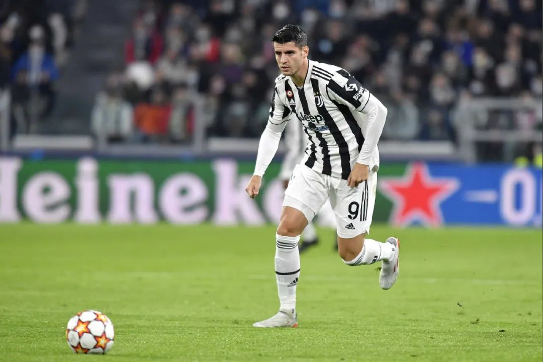 逗妹吐槽：C罗回曼联来养老？这明明是被啃老