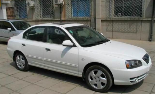 老款伊兰特号称神车,路上最常见的车型