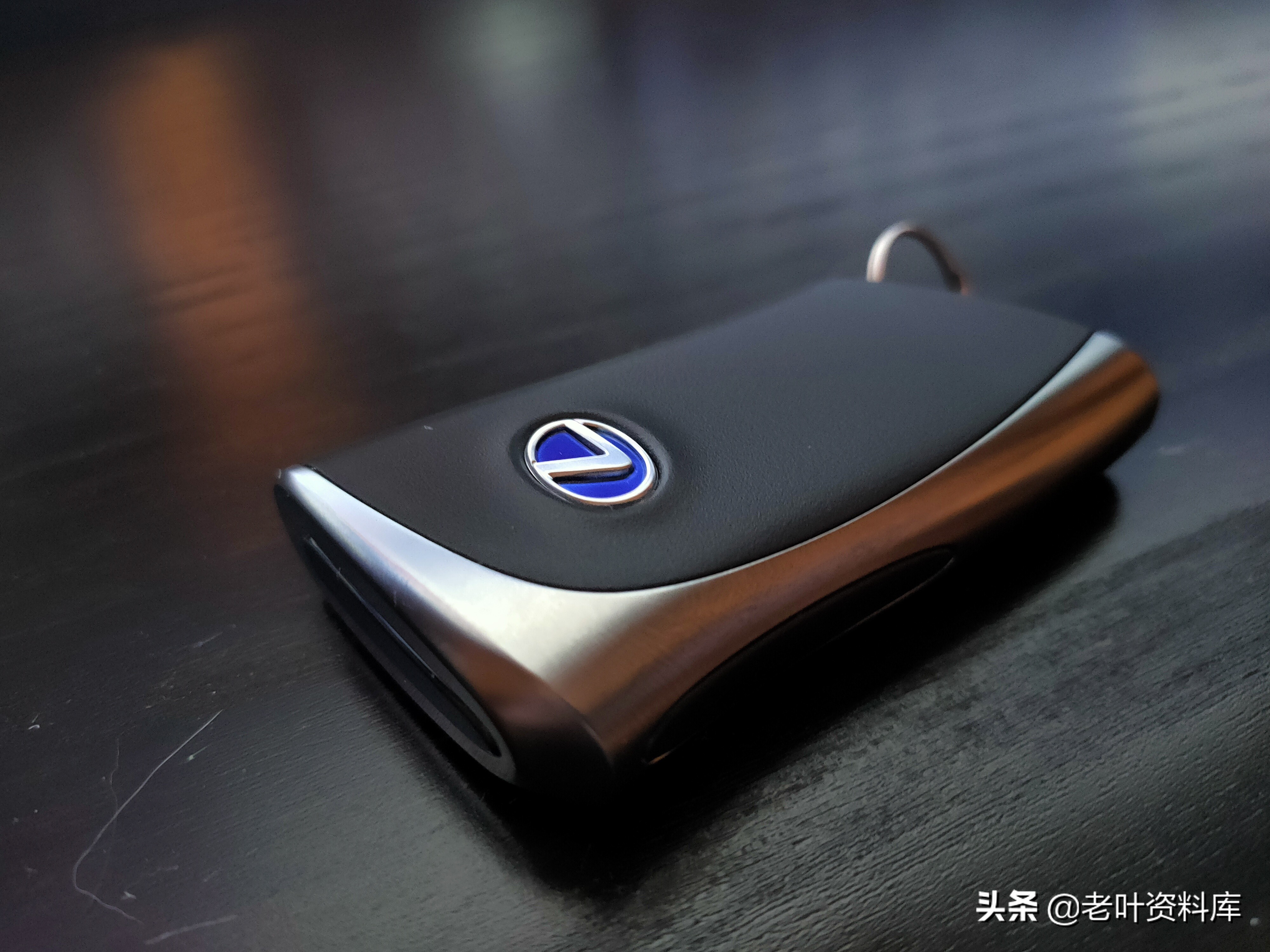 雷克萨斯es300h百公里多少个油,雷克萨斯es300h一公里2毛