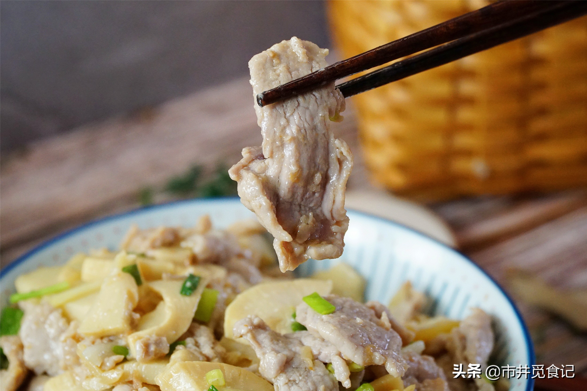 炒肉片是先腌一下好还是不腌好,炒肉片时裹淀粉