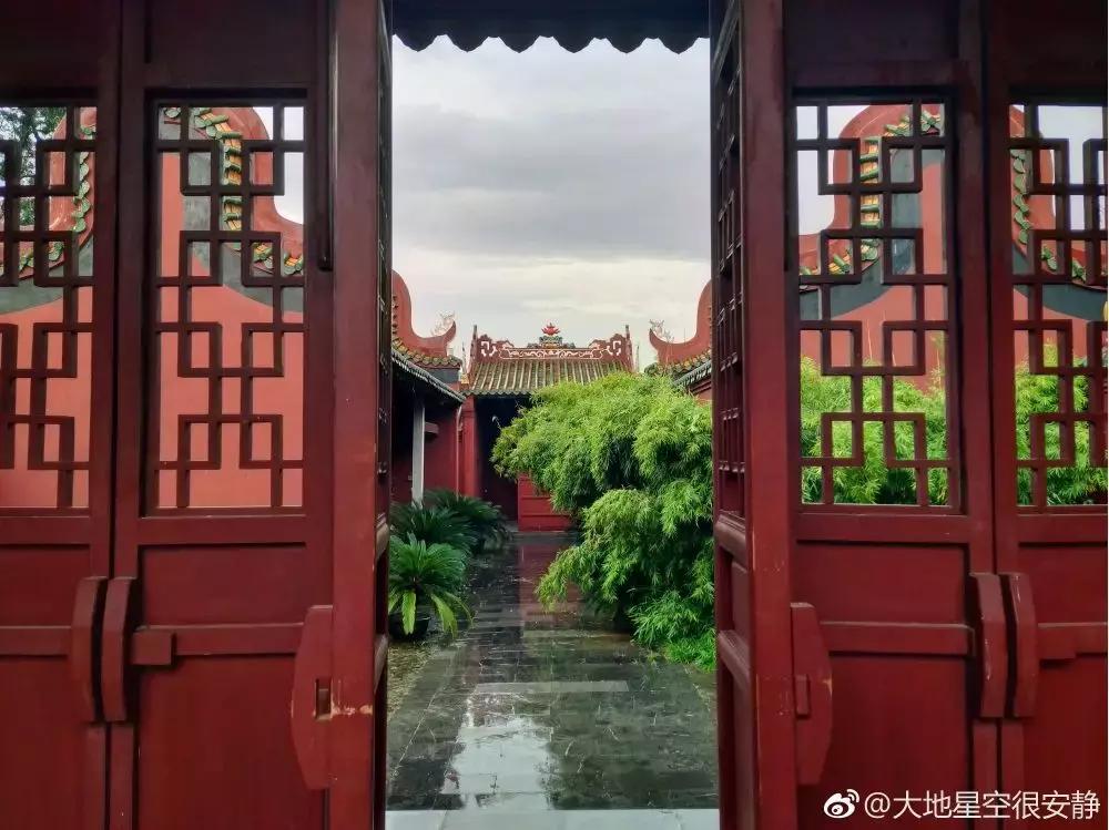 成都坐动车直达这片原始秘境!深幽峡谷、云海奇观、罕见古村…带你逃离夏天!