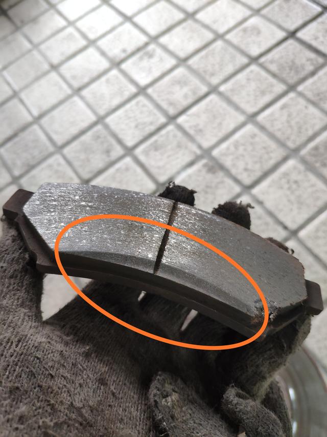别克君威100公里刹车测试,别克君威刹车盘磨损严重