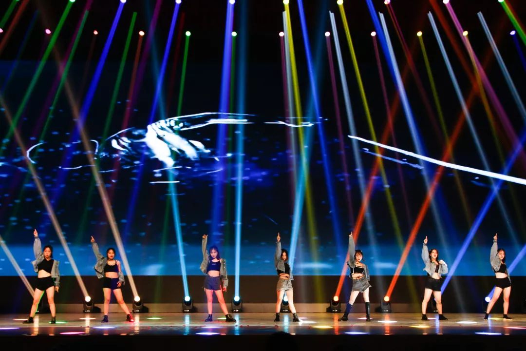 一场派对，一张面具，浪漫由你！川大锦江学院举行“假面舞会”