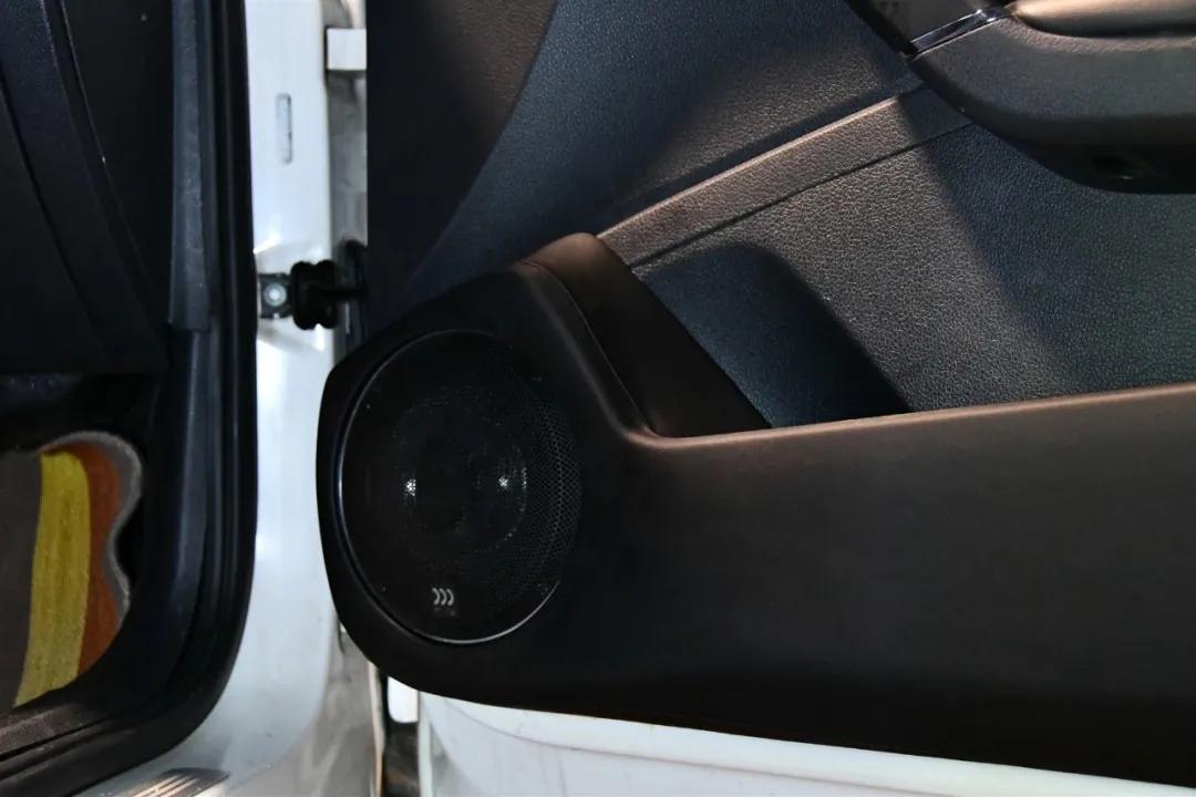 情怀老车宝来,最新款宝来改装音响效果