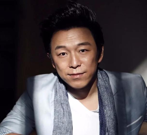 黄渤和马云高情商对话完整版,马云问黄渤你觉得我长得怎么样