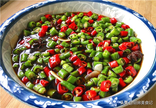 家用腌辣椒放一年都不会坏的腌法,不加一滴水爽脆又开胃的腌辣椒
