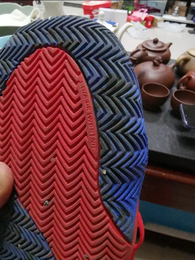 米切尔蜘蛛测评,阿迪达斯米切尔一代配色