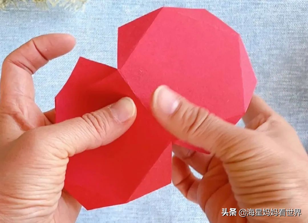 春节喜气洋洋大红灯笼高高挂,红红火火喜气洋洋百家姓灯笼