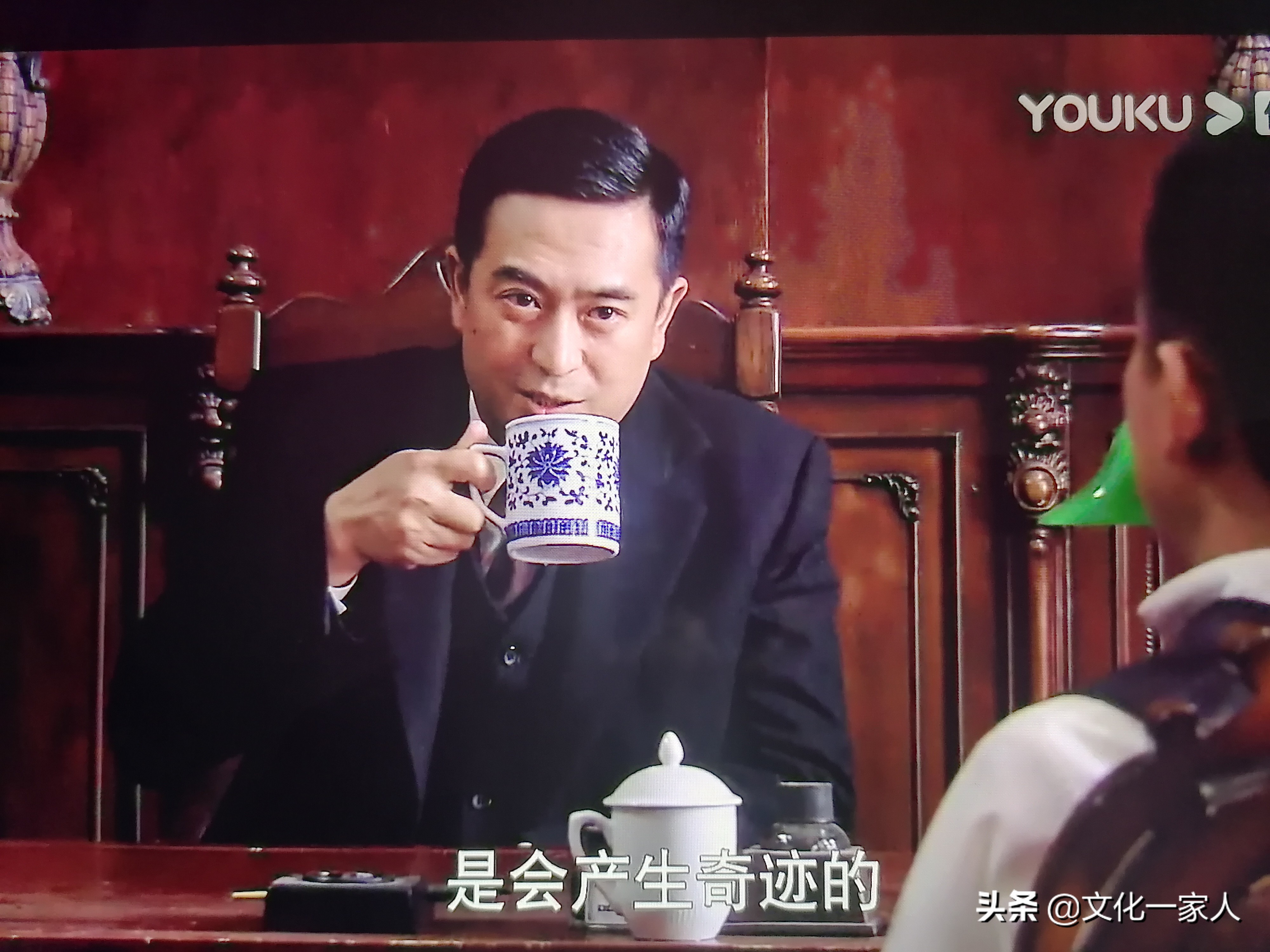 《悬崖》：一场敌中有我，我中有敌，斗智斗勇命悬一线的生死较量