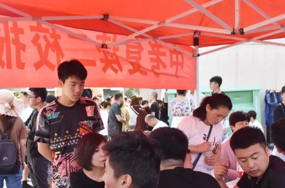 初中中考没考好可以复读什么学校,中考考不上到底能不能复读