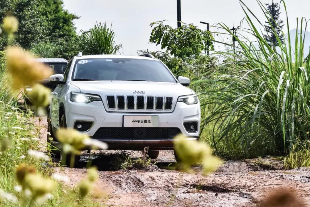 jeep越野之旅,jeep越野强势亮相