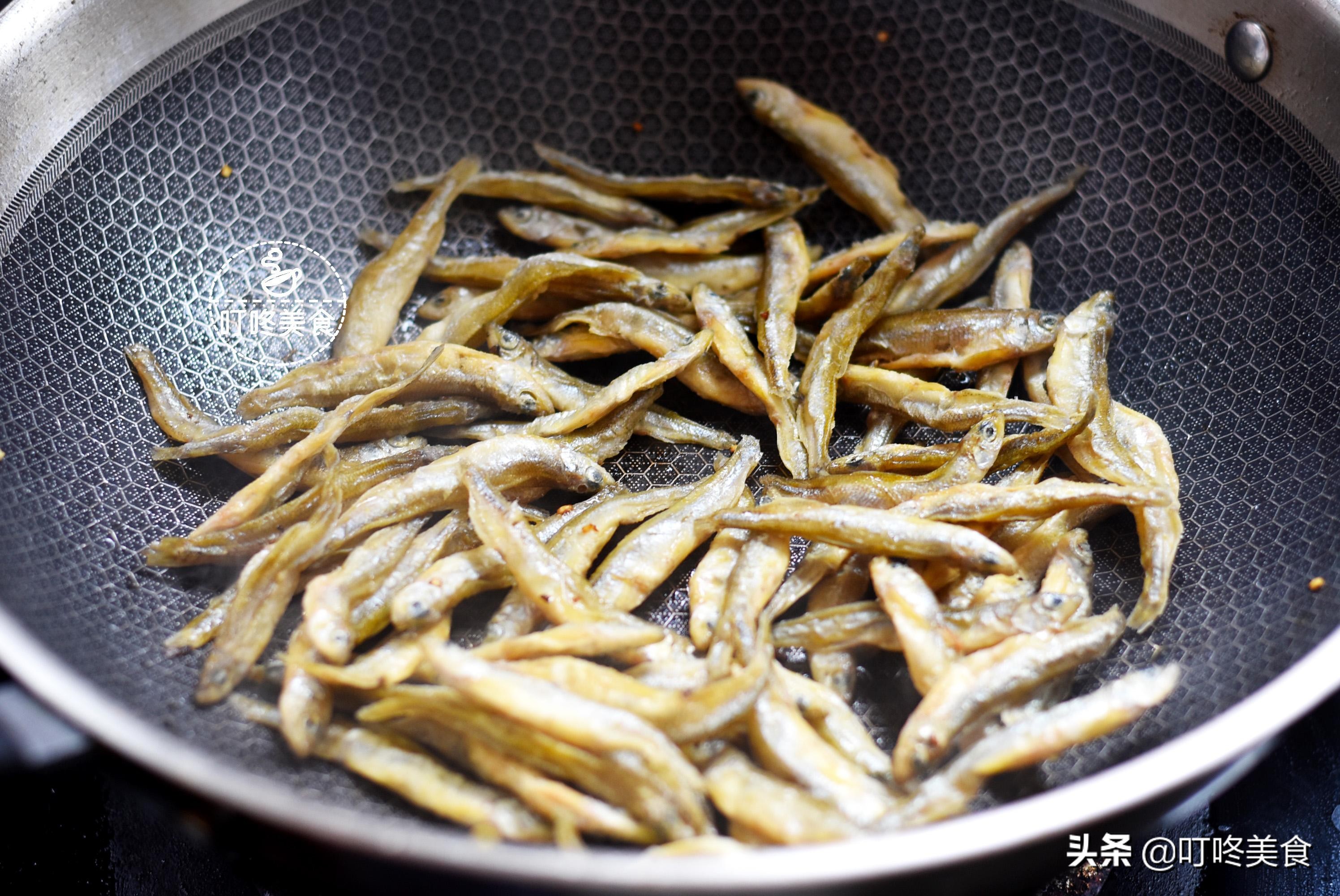 小鱼鱼干怎么炒,炒鱼干怎么热一下