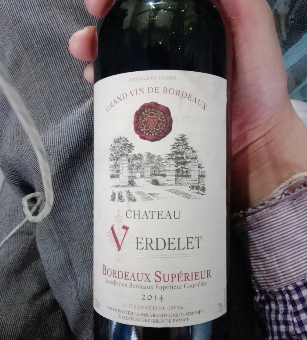 买红酒我们要看什么,买红酒怎么分辨它的好坏