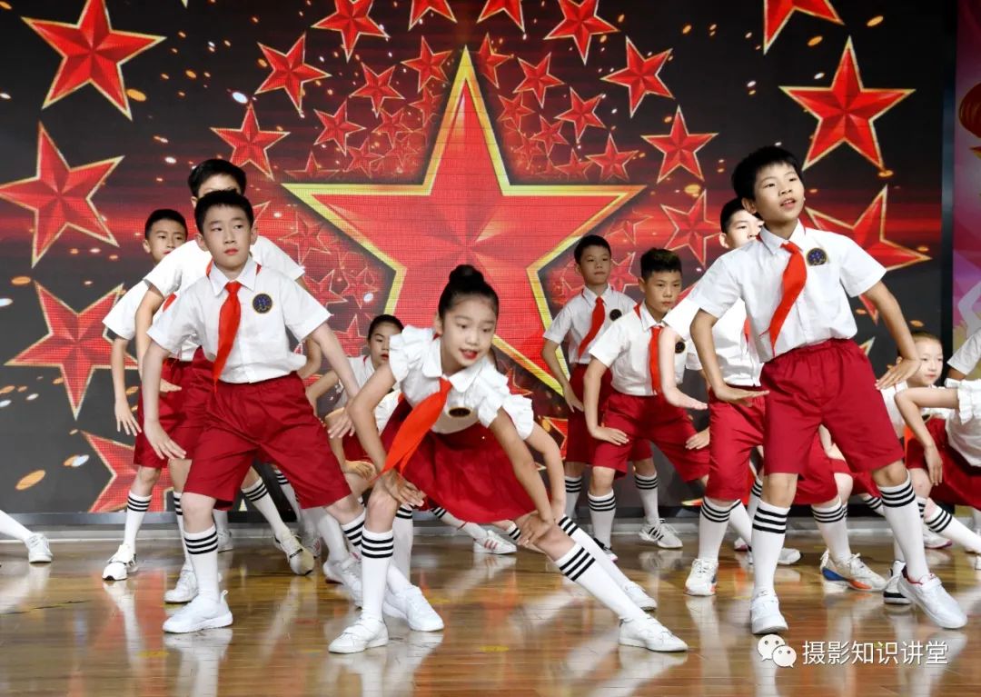 儿童摄影如何逗孩子拍入园照,儿童摄影周岁照拍摄技巧