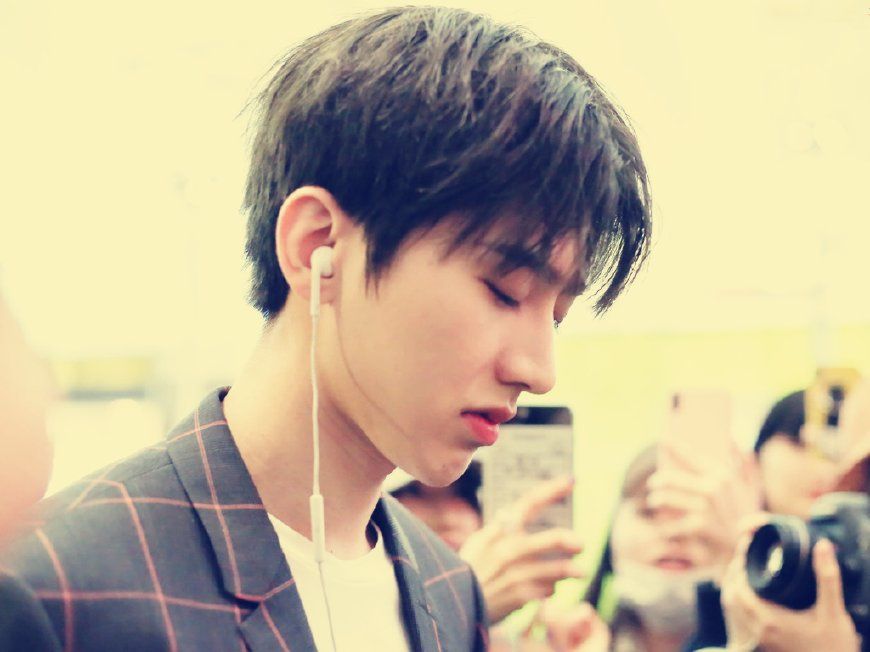 华晨宇阳光男孩,音乐鬼才华晨宇努力与天赋并存