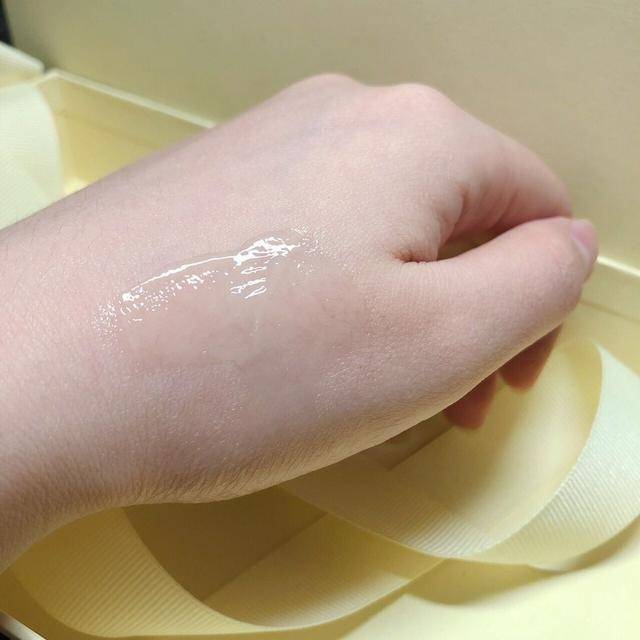 有句话说得好：美不美看脸，老不老看眼