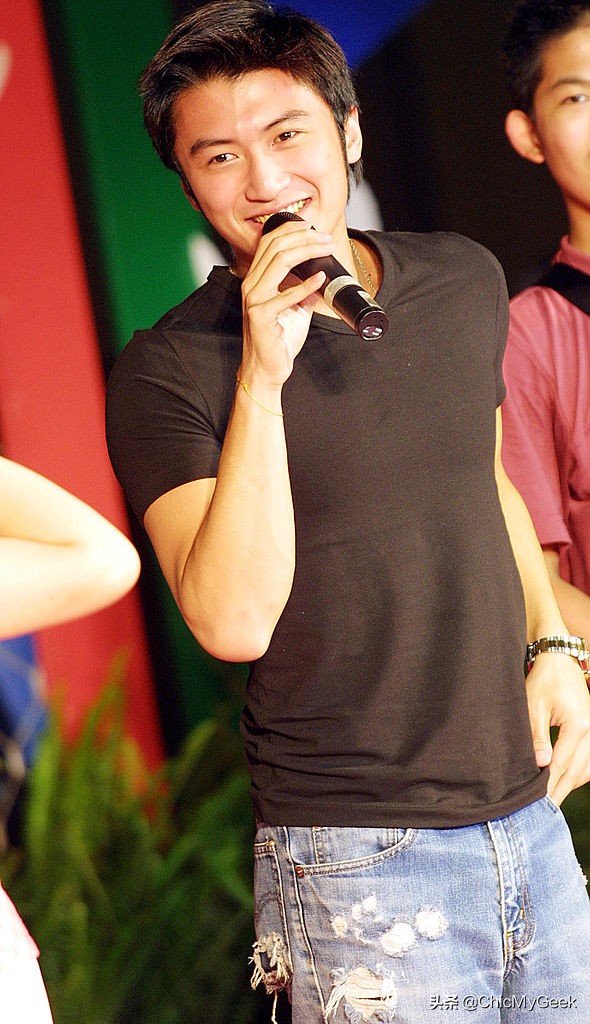 两鬓斑白都可认得你！细看谢霆锋与王菲的轰烈爱情