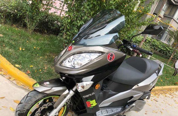 周杰伦代言的宏佳腾摩托车,宏佳腾350踏板测评