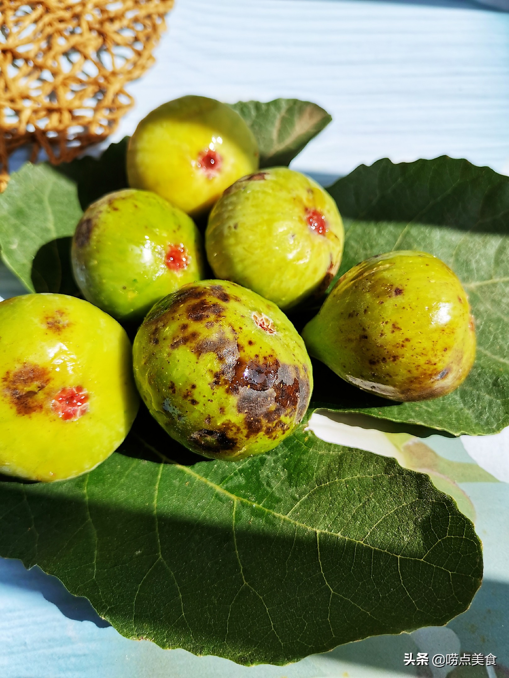 1看2捏3剥皮，妈，我终于会吃无花果了